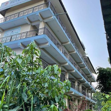 Hotel Silent Park Sauraha Exteriér fotografie